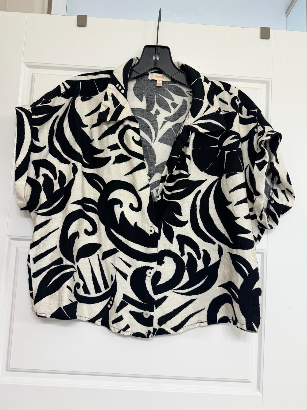 Women’s Black & White Patterned Button-Front Top